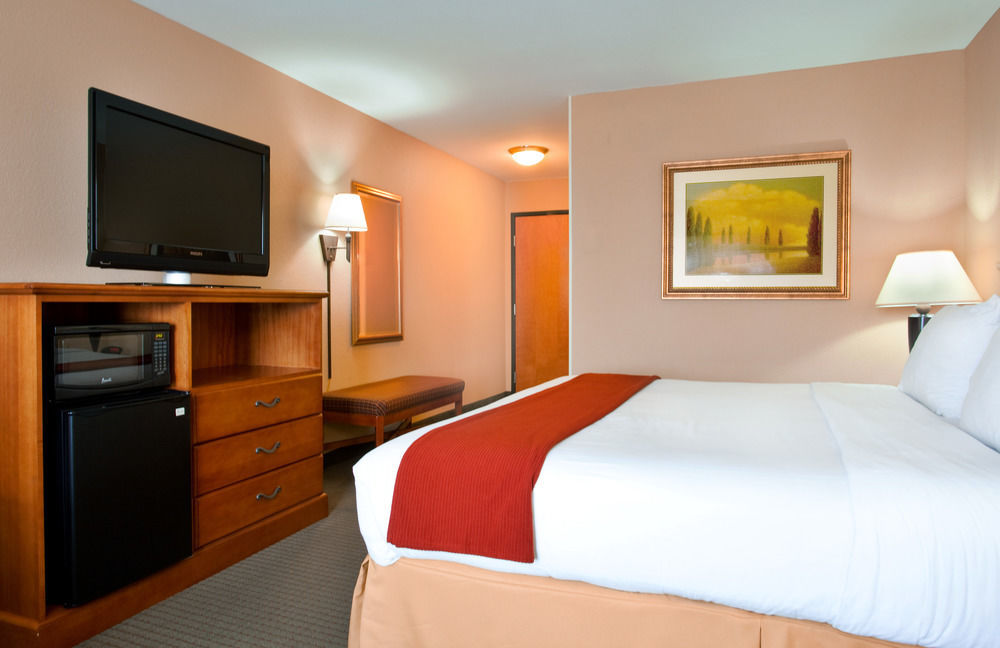 Holiday Inn Express Mineral Wells By Ihg Parkersburg Exterior photo