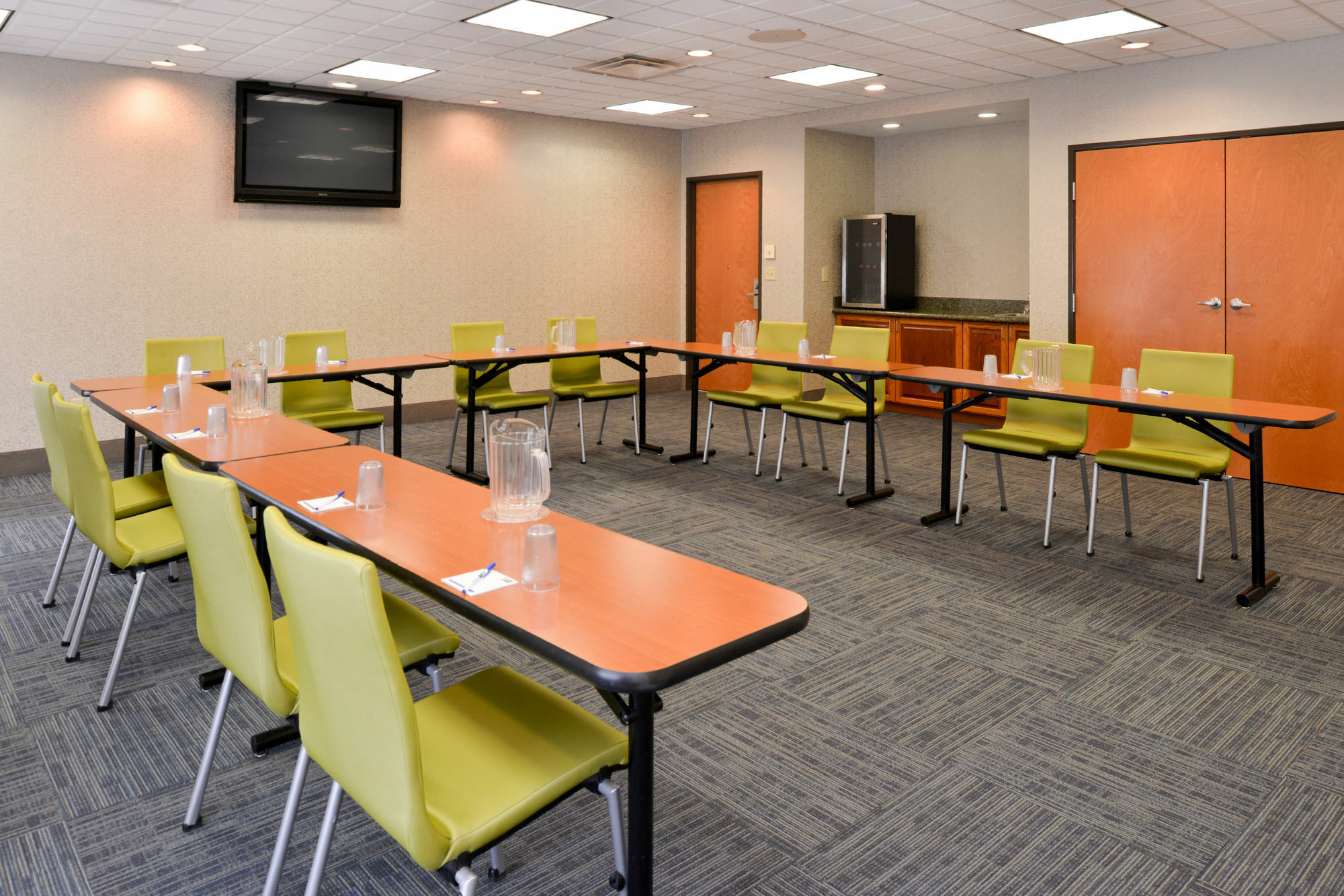 Holiday Inn Express Mineral Wells By Ihg Parkersburg Exterior photo